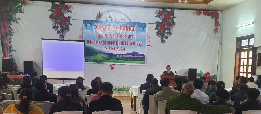 Trong năm 2024, Ban Dân tộc tỉnh đã mở 8 lớp cung cấp thông tin, phổ biến kiến thức cho Người có uy tín trong đồng bào DTT Trong năm 2024, Ban Dân tộc tỉnh đã mở 8 lớp cung cấp thông tin, phổ biến kiến thức cho Người có uy tín trong đồng bào DTT