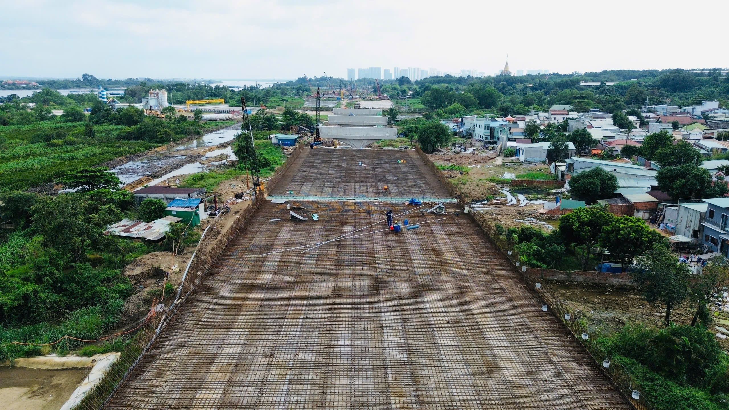 Ngôi nhà lọt thỏm cản tiến độ Vành đai 3 TP.HCM- Ảnh 1. Ngôi nhà lọt thỏm cản tiến độ Vành đai 3 TP.HCM- Ảnh 1.