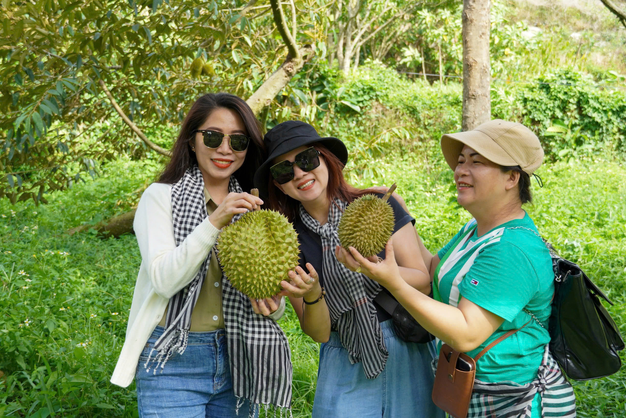 Người Việt thắt chặt chi tiêu nhưng vẫn mê du lịch, ưu tiên tiết kiệm chi phí - Ảnh 1. Người Việt thắt chặt chi tiêu nhưng vẫn mê du lịch, chọn tiết kiệm chi phí - Ảnh 2.