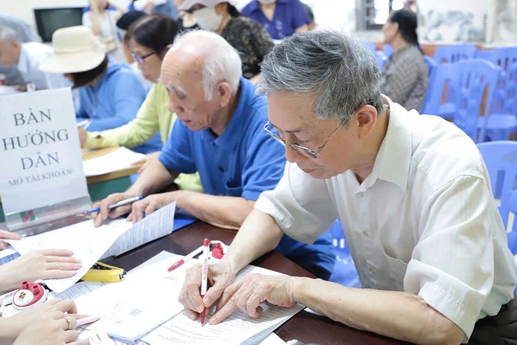 Người dân TPHCM được nhận lương hưu 2 tháng Tết từ ngày 2/1/2025 - 1 Người dân TPHCM được nhận lương hưu 2 tháng Tết từ ngày 2/1/2025 - 1