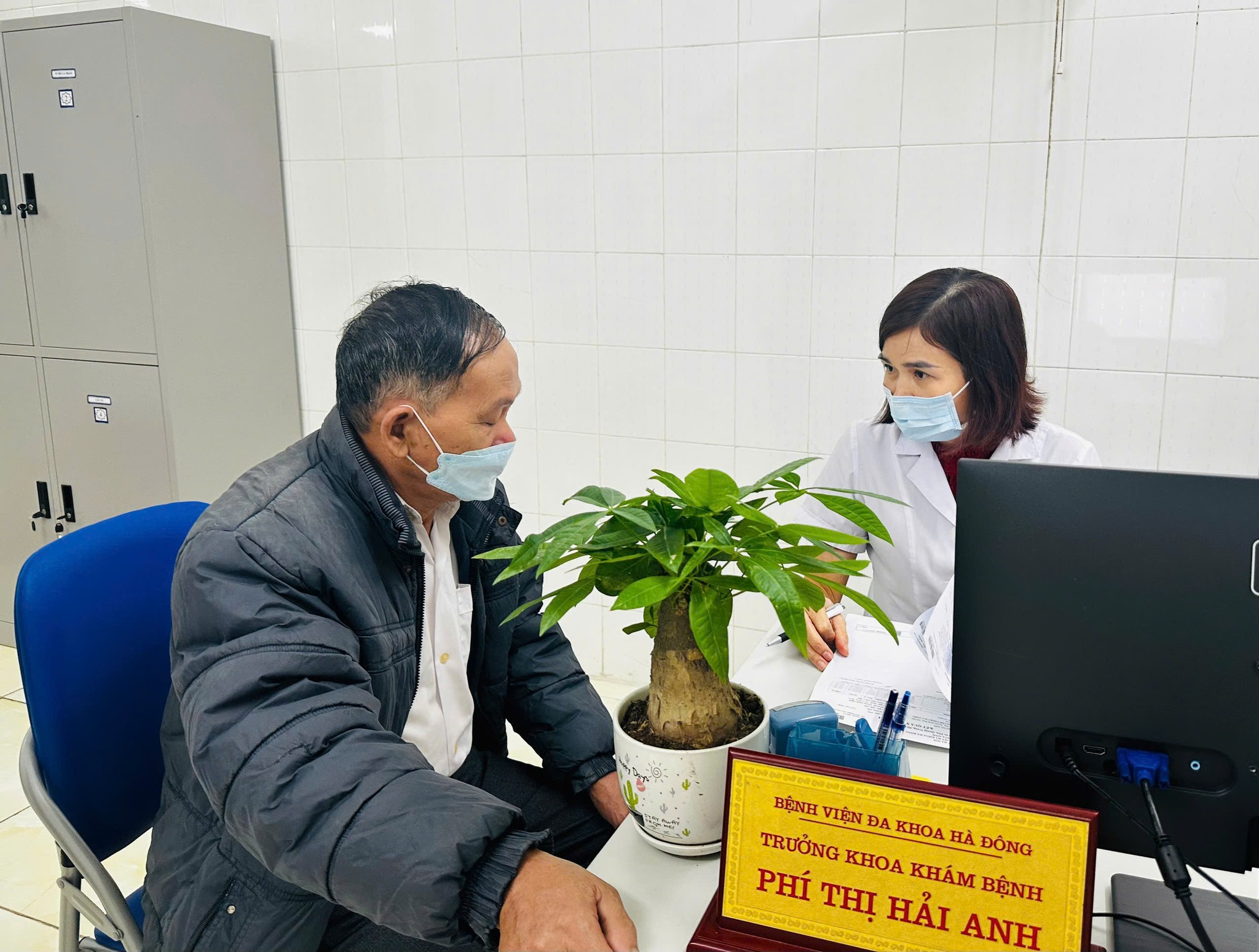 Người già, trẻ nhỏ khò khè vì thời tiết chuyển lạnh- Ảnh 1. Người già, trẻ nhỏ khò khè vì thời tiết chuyển lạnh- Ảnh 1.