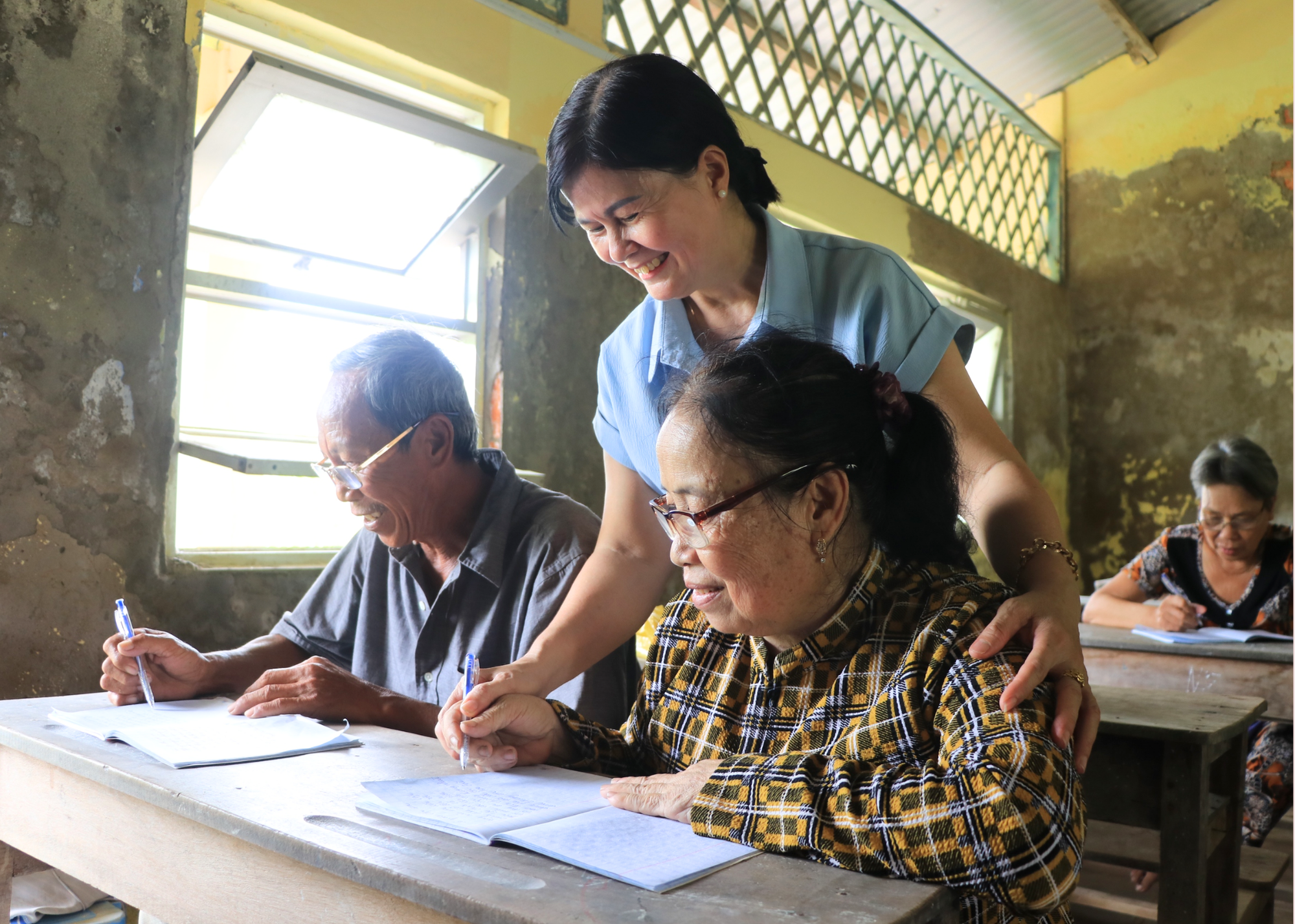 Cà Mau: Người học xóa mù chữ được hỗ trợ bao nhiêu tiền?- Ảnh 1. Cà Mau: Người học xóa mù chữ được hỗ trợ bao nhiêu tiền?- Ảnh 1.