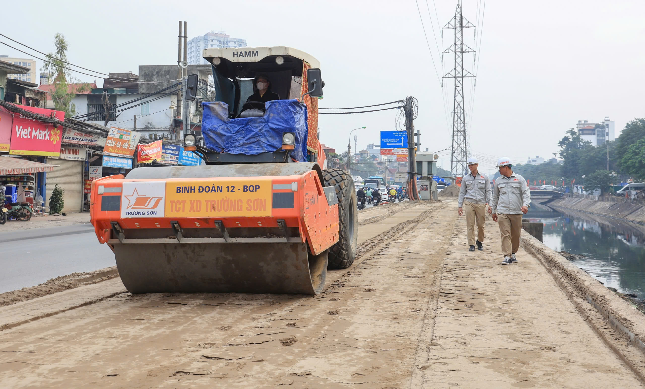 Nhà thầu lên tiếng về thông tin dùng rác thải để thi công đường Tam Trinh, Hà Nội- Ảnh 1. Nhà thầu lên tiếng về thông tin dùng rác thải để thi công đường Tam Trinh, Hà Nội- Ảnh 1.