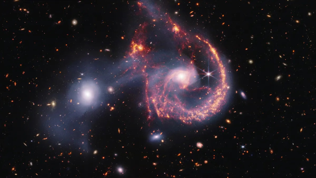 NASA công bố ảnh độc: Nụ cười ma quái từ vũ trụ- Ảnh 1. NASA công bố ảnh độc: Nụ cười ma quái từ vũ trụ- Ảnh 1.