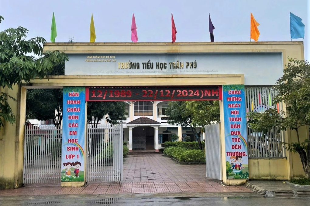 Nữ giáo viên bị đề nghị điều chuyển đến địa bàn khó khăn hơn vì dạy thêm - 1 Nữ giáo viên bị đề nghị điều chuyển đến địa bàn khó khăn hơn vì dạy thêm - 1