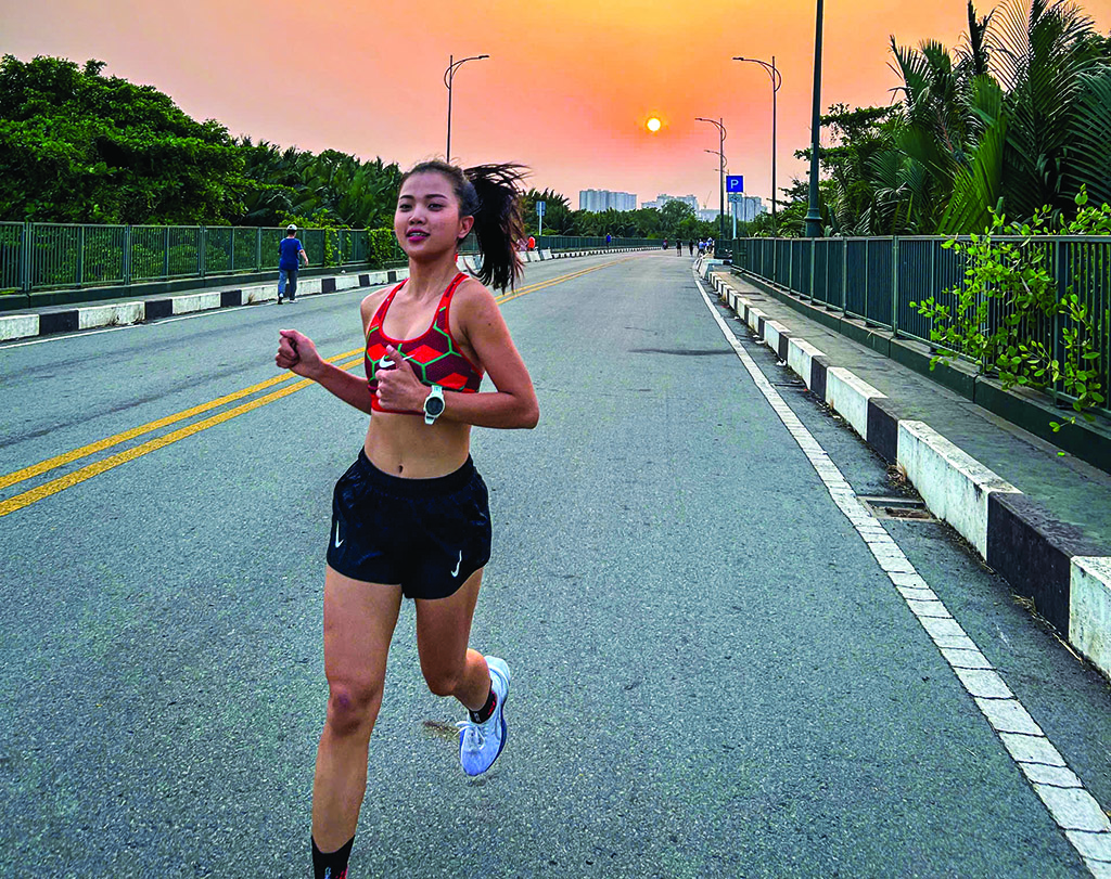 Nữ runner chia sẻ bí quyết cân bằng công việc và tập luyện- Ảnh 1. Nữ runner chia sẻ bí quyết cân bằng công việc và tập luyện- Ảnh 1.