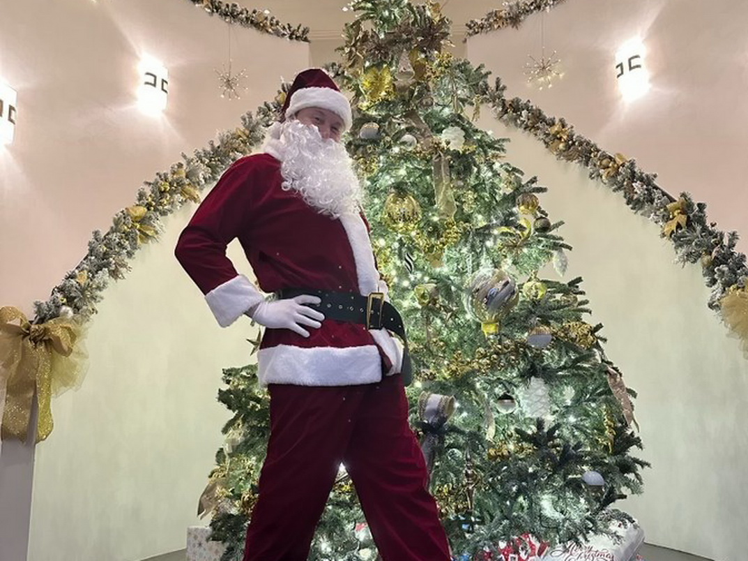 'Ông già Noel' Elon Musk khoe cách giảm cân- Ảnh 1. 'Ông già Noel' Elon Musk khoe cách giảm cân- Ảnh 1.