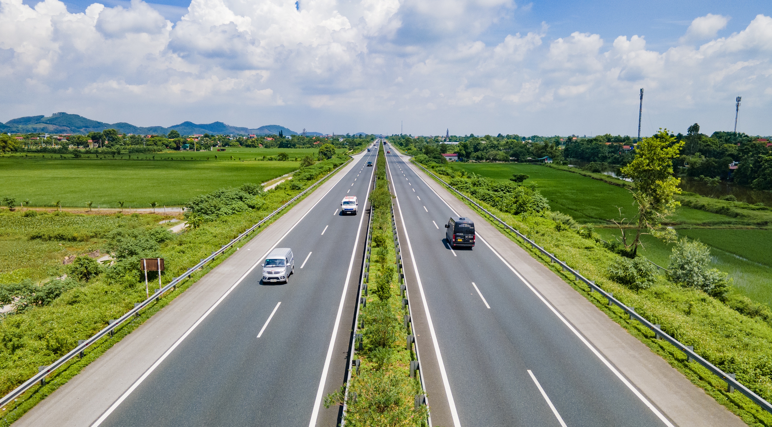 Phân luồng giao thông tạm thời trên cao tốc Cầu Giẽ - Ninh Bình- Ảnh 1. Phân luồng giao thông tạm thời trên cao tốc Cầu Giẽ - Ninh Bình- Ảnh 1.