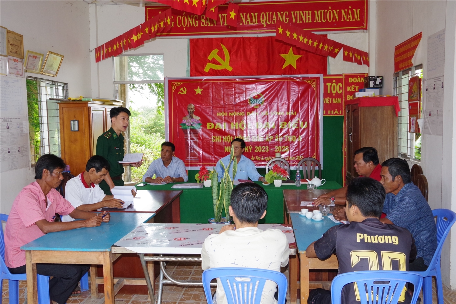 Đảng viên ĐBP tham gia sinh hoạt chi bộ tại cơ sở Đảng viên ĐBP tham gia sinh hoạt chi bộ tại cơ sở
