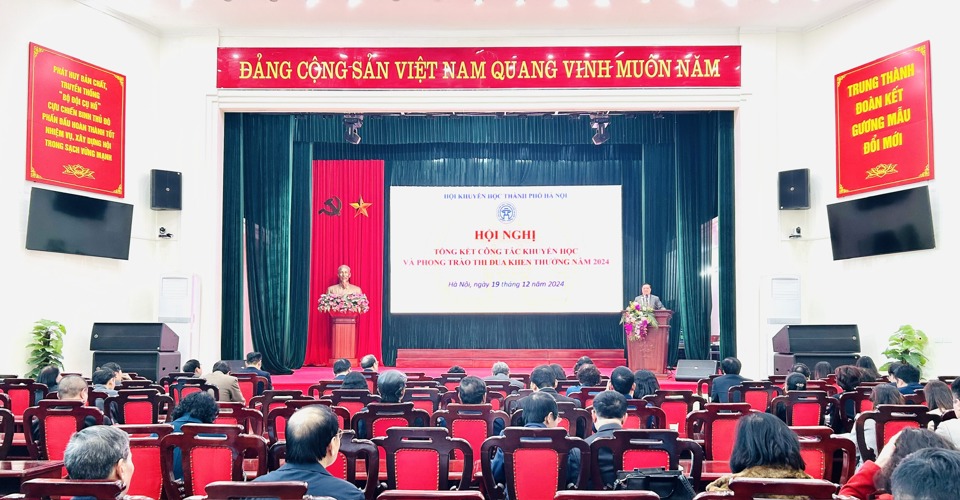 Quang cảnh Hội nghị tổng kết công tác khuyến học và phong trào thi đua khen thưởng năm 2024. Ảnh: Trần Oanh