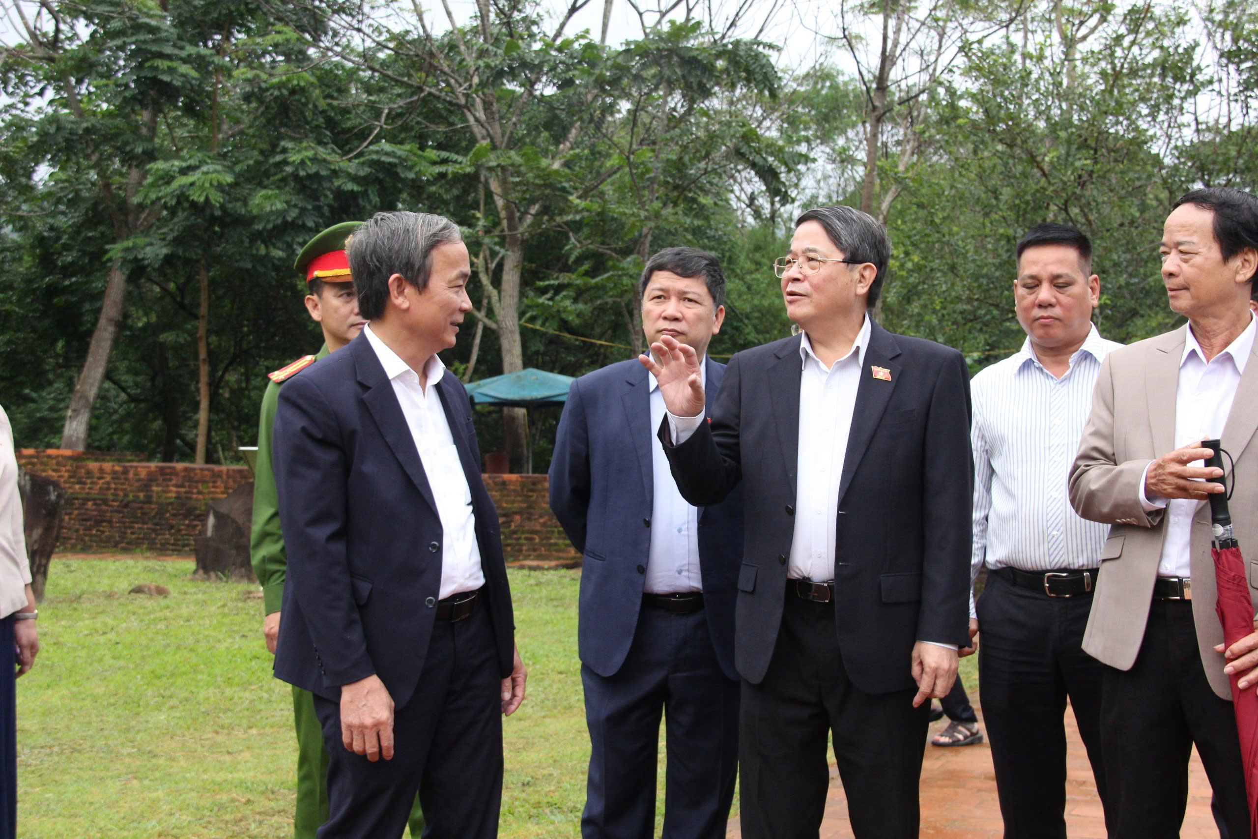Phó Chủ tịch Quốc hội Nguyễn Đức Hải khảo sát Khu di tích Mỹ Sơn- Ảnh 1. Phó Chủ tịch Quốc hội Nguyễn Đức Hải khảo sát Khu di tích Mỹ Sơn- Ảnh 1.