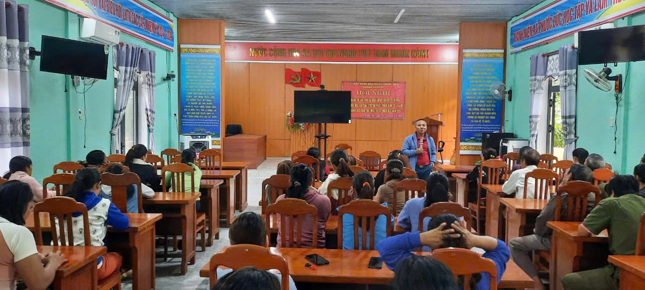 Tập huấn kiến thức pháp luật phòng, chống tảo hôn cho người dân trên địa bàn huyện Phước Sơn. Tập huấn kiến thức pháp luật phòng, chống tảo hôn cho người dân trên địa bàn huyện Phước Sơn.