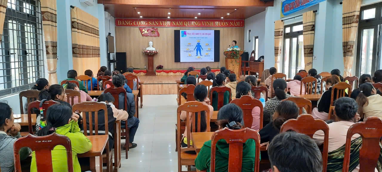 Phước Sơn triển khai nhiều mô hình tuyên truyền phòng chống tảo hôn. Phước Sơn triển khai nhiều mô hình tuyên truyền phòng chống tảo hôn.