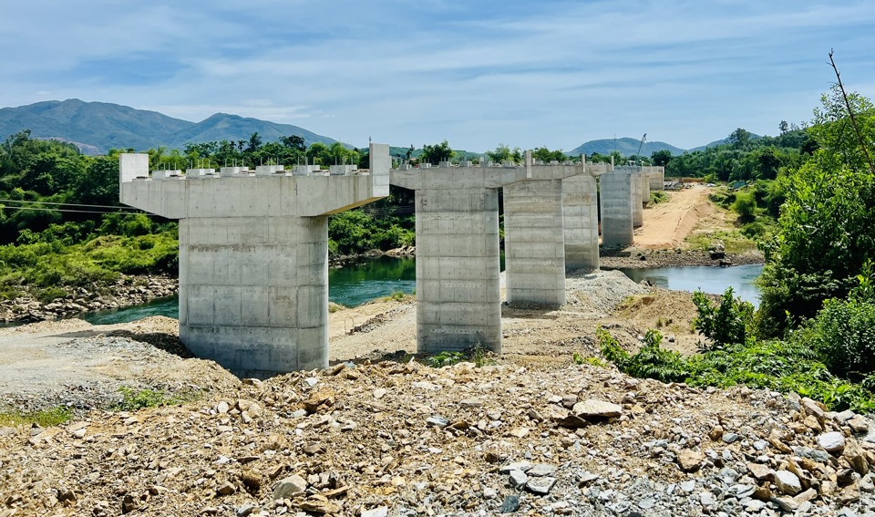 Nhiều dự án do cấp huyện làm chủ đầu đang gặp khó khăn về tiến độ, công tác giải ngân chậm.