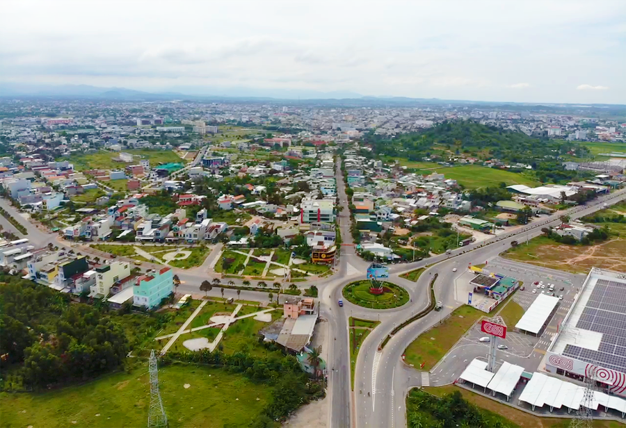 Quảng Ngãi đầu tư mạnh hạ tầng giao thông để vươn mình thành tỉnh phát triển khá- Ảnh 1. Quảng Ngãi đầu tư mạnh hạ tầng giao thông để vươn mình thành tỉnh phát triển khá- Ảnh 1.