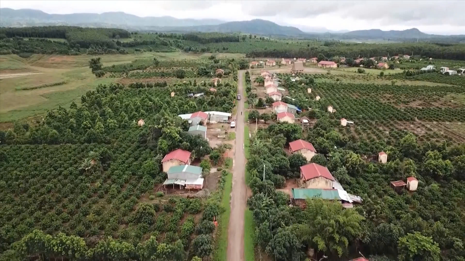 Diện mạo các thôn, làng vùng đồng bào DTTS huyện Sa Thầy đang từng ngày đổi thay, trong đó có sự đóng góp rất lớn của đội ngũ Người có uy tín Diện mạo các thôn, làng vùng đồng bào DTTS huyện Sa Thầy đang từng ngày đổi thay, trong đó có sự đóng góp rất lớn của đội ngũ Người có uy tín