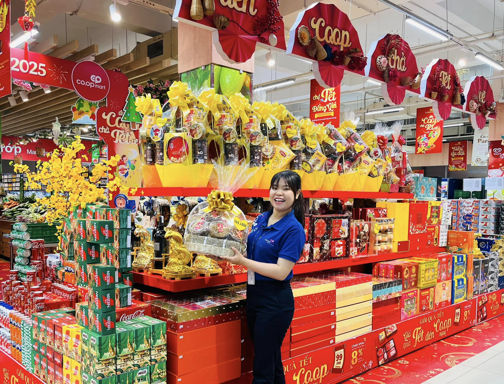 Saigon Co.op giữ bình ổn giá, tăng cường hàng hóa Tết Nguyên Đán 2025 - Ảnh 1.