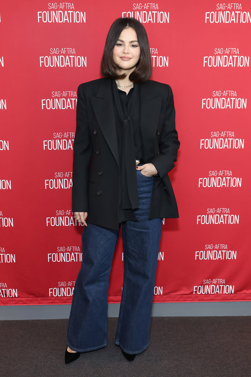 Selena Gomez đúng là "cao thủ" mặc áo blazer, phối đồ trẻ trung mà vẫn sang trọng - Ảnh 1. Selena Gomez đúng là "cao thủ" mặc áo blazer, phối đồ trẻ trung mà vẫn sang trọng - Ảnh 1.
