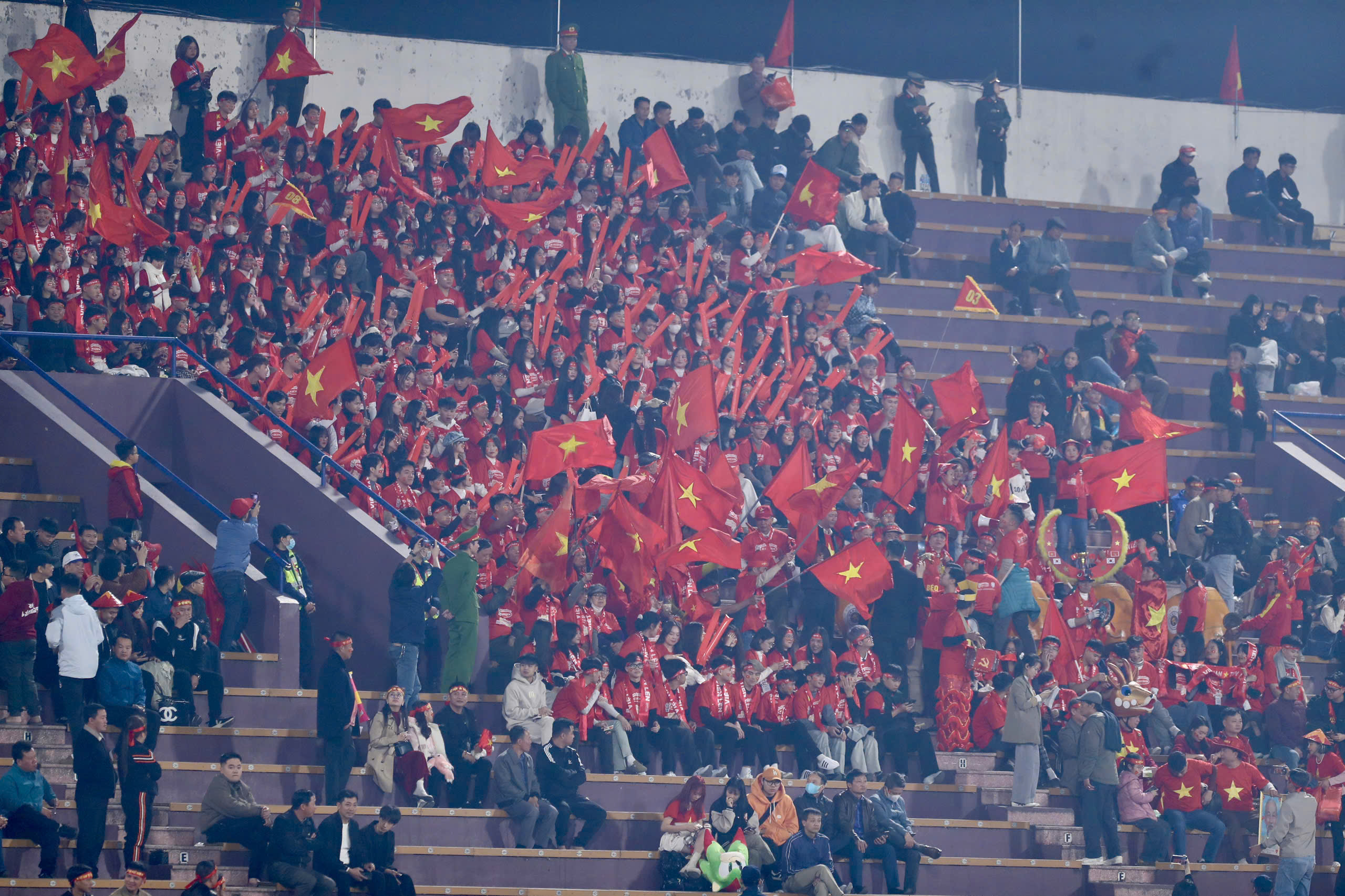 Vé chợ đen AFF Cup tăng chóng mặt: Singapore khuyến cáo nóng với CĐV Việt Nam- Ảnh 1. Vé chợ đen AFF Cup tăng chóng mặt: Singapore khuyến cáo nóng với CĐV Việt Nam- Ảnh 1.