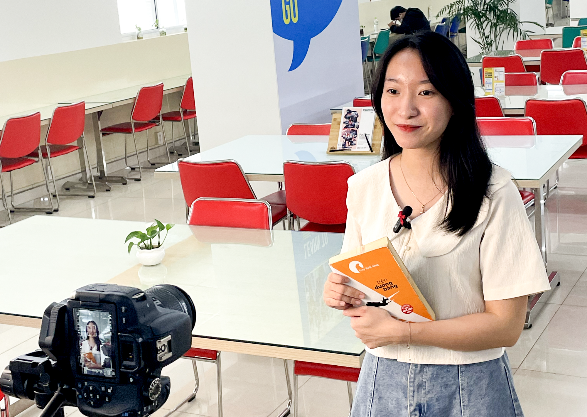 Sinh viên đưa thư viện lên TikTok - Ảnh 1. Sinh viên đưa thư viện lên TikTok - Ảnh 1.