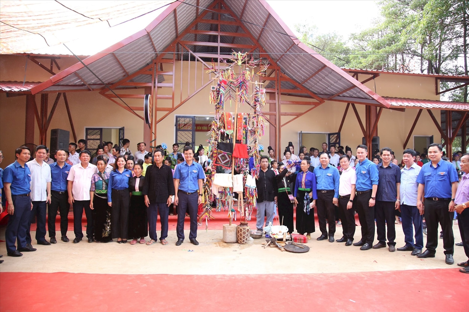 Nhà văn hóa cộng đồng dân tộc La Ha tại Bản Hiên, xã Liệp Tè, huyện Thuận Châu được đầu tư từ nguồn xã hội hóa. Nhà văn hóa cộng đồng dân tộc La Ha tại Bản Hiên, xã Liệp Tè, huyện Thuận Châu được đầu tư từ nguồn xã hội hóa.