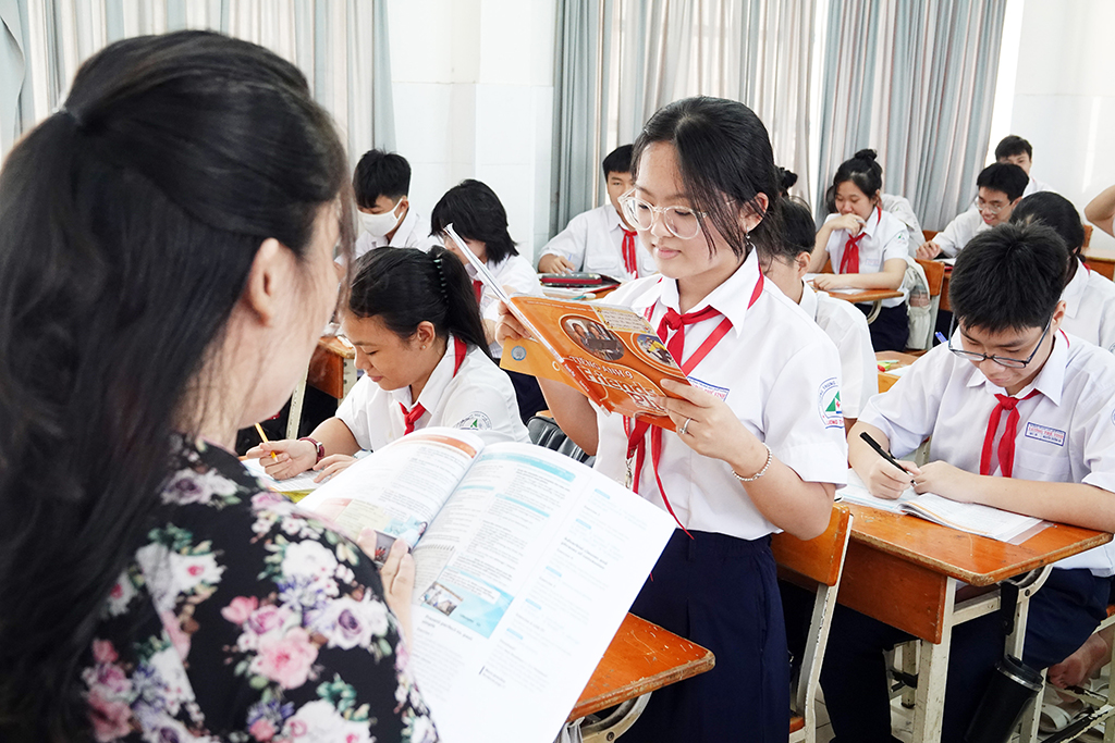 Sốt ruột về quy định môn thi thứ ba vào lớp 10- Ảnh 1. Sốt ruột về quy định môn thi thứ ba vào lớp 10- Ảnh 1.