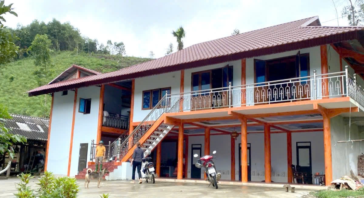 Nhiều hộ ở xã Minh Thanh đã có nhà sàn cột bê tông khang trang Nhiều hộ ở xã Minh Thanh đã có nhà sàn cột bê tông khang trang