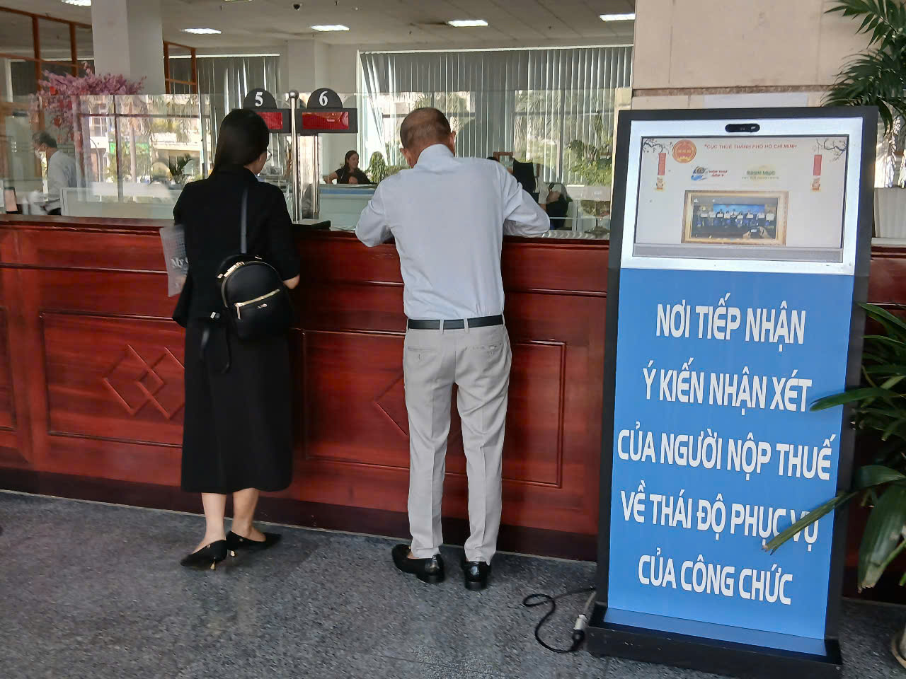 TP HCM sẽ kiểm tra thuế 35 nghệ sĩ, người nổi tiếng- Ảnh 1. TP HCM sẽ kiểm tra thuế 35 nghệ sĩ, người nổi tiếng- Ảnh 1.
