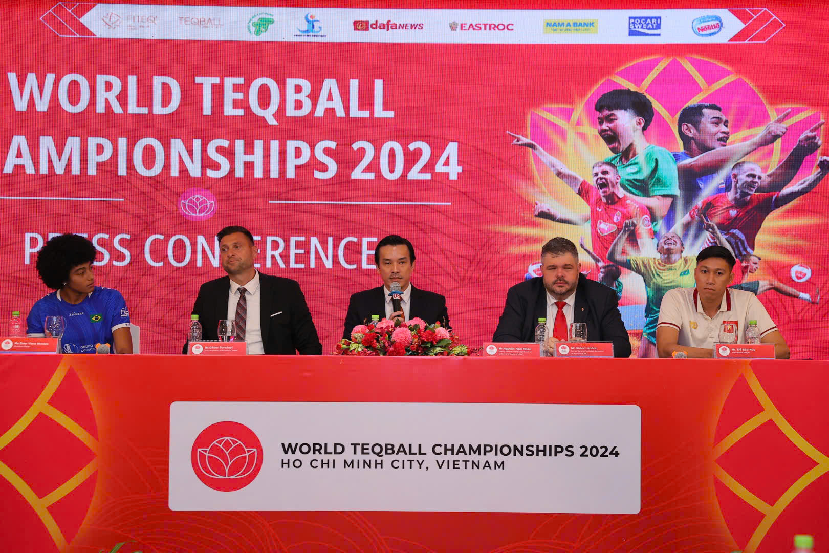 TP.HCM tổ chức giải vô địch teqball thế giới 2024 trên phố đi bộ Nguyễn Huệ- Ảnh 1. TP.HCM tổ chức giải vô địch teqball thế giới 2024 trên phố đi bộ Nguyễn Huệ- Ảnh 1.