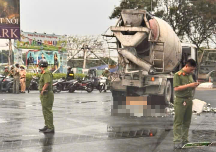 Tai nạn nghiêm trọng ở quận Tân Phú, TP HCM- Ảnh 1. Tai nạn nghiêm trọng ở quận Tân Phú, TP HCM- Ảnh 1.