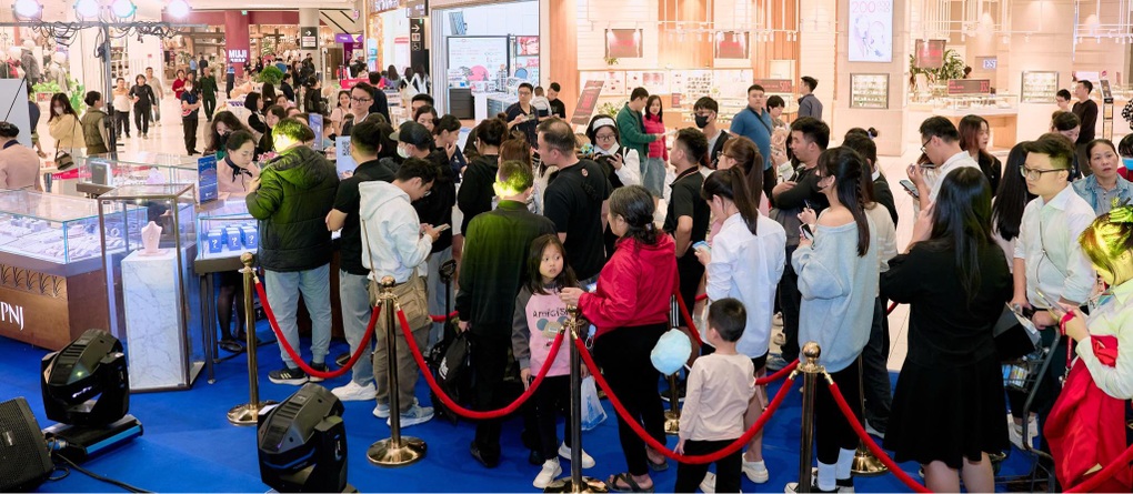Tận hưởng ưu đãi cùng sự kiện Bừng sắc lễ hội, đón ưu đãi cùng thần tượng - 1 Tận hưởng ưu đãi cùng sự kiện Bừng sắc lễ hội, đón ưu đãi cùng thần tượng - 1