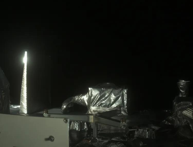 Tàu NASA thoát hiểm, hướng đến Tàu NASA thoát hiểm, hướng đến