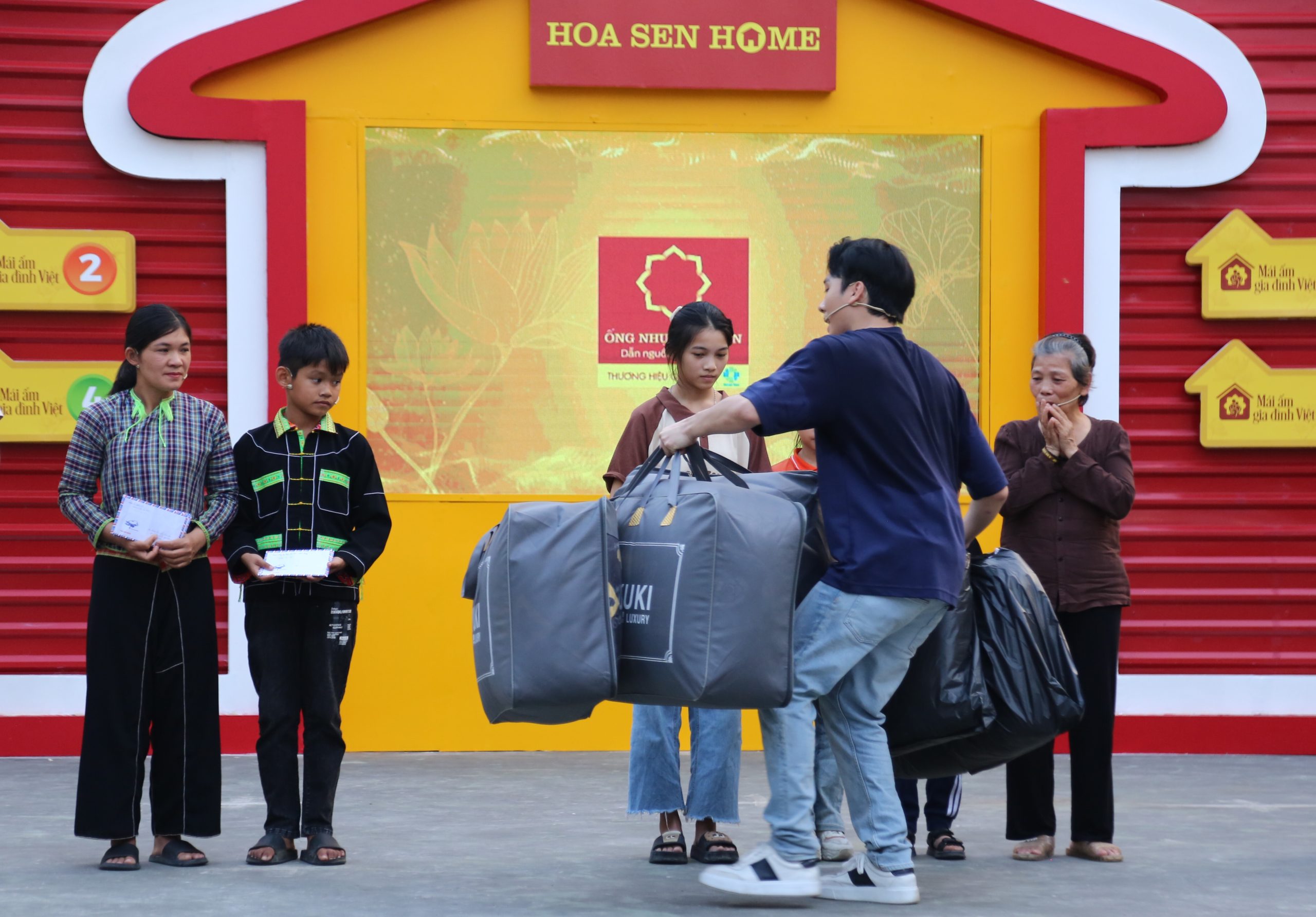 Đại biểu Quốc hội chất vấn nhóm vấn đề thuộc lĩnh vực kiểm sát | BÁO QUẢNG NAM ONLINE - Vietnam.vn Lần thứ 2 góp mặt trong chương trình, diễn viên Hải Nam mang đến cho các gia đình những món quà “đặc biệt”.
