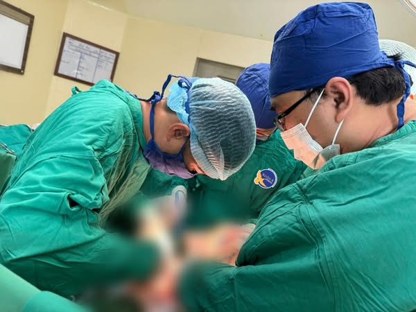 Thanh niên 31 tuổi ở TP.HCM tìm thấy tinh hoàn ẩn trong ổ bụng từ dấu hiệu nhiều người Việt bỏ qua- Ảnh 2. Thanh niên 31 tuổi ở TP.HCM tìm thấy tinh hoàn ẩn trong ổ bụng từ dấu hiệu nhiều người Việt bỏ qua- Ảnh 2.
