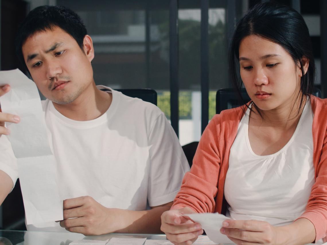 Bố chồng 85 tuổi vẫn mang đồ ăn đến tận nhà cho con cháu: Thấy thứ rơi ra từ bên trong túi, tôi bật khóc - Ảnh 2. Bố chồng 85 tuổi vẫn mang đồ ăn đến tận nhà cho con cháu: Thấy thứ rơi ra từ bên trong túi, tôi bật khóc - Ảnh 2.