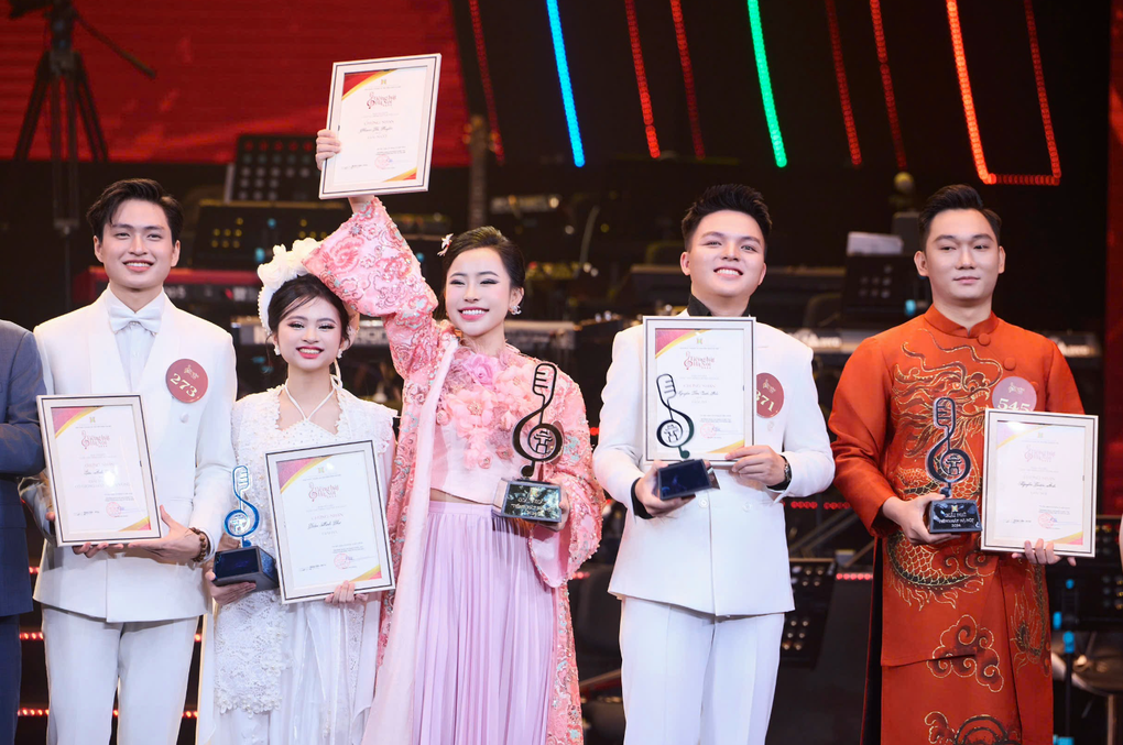 Thiếu úy quân đội Phạm Kiều Huyền giành giải nhất Tiếng hát Hà Nội 2024 - 2 Thiếu úy quân đội Phạm Kiều Huyền giành giải nhất Tiếng hát Hà Nội 2024 - 2