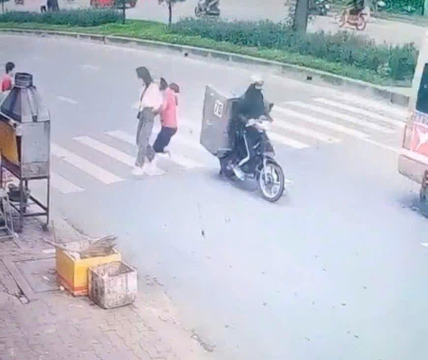 Thông tin mới vụ nữ phụ xe buýt bị tông đến đa chấn thương- Ảnh 1. Thông tin mới vụ nữ phụ xe buýt bị tông đến đa chấn thương- Ảnh 1.