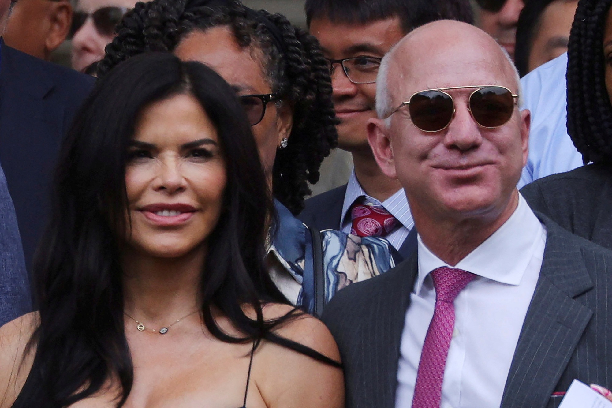 Tỉ phú Jeff Bezos sẽ chi 600 triệu USD tổ chức đám cưới?- Ảnh 1. Tỉ phú Jeff Bezos sẽ chi 600 triệu USD tổ chức đám cưới?- Ảnh 1.