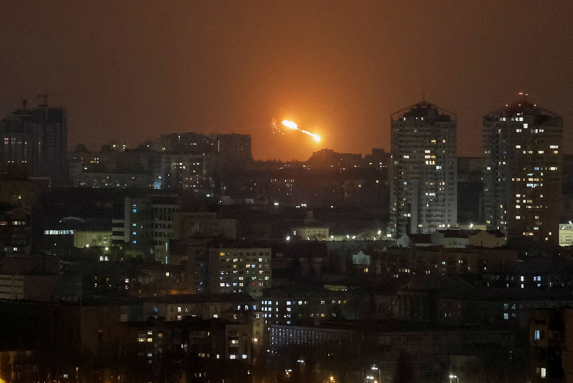 Chiến sự Ukraine ngày 1.026: Tình báo Ukraine dùng HIMARS tấn công tàu lửa Nga?- Ảnh 1. Chiến sự Ukraine ngày 1.026: Tình báo Ukraine dùng HIMARS tấn công tàu lửa Nga?- Ảnh 1.