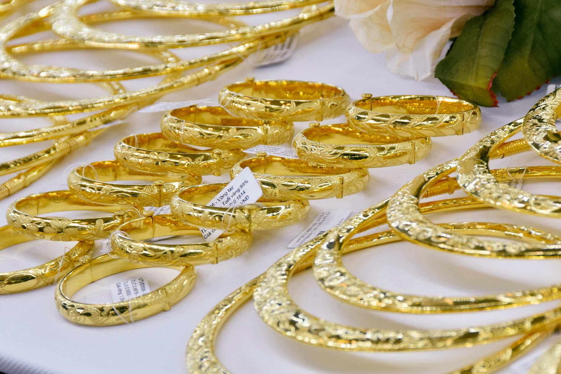 Sáng 16-1, giá vàng miếng SJC cùng vàng nhẫn nhảy vọt, vượt 87 triệu đồng/lượng- Ảnh 1. Sáng 16-1, giá vàng miếng SJC cùng vàng nhẫn nhảy vọt, vượt 87 triệu đồng/lượng- Ảnh 1.