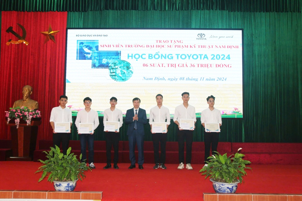 Toyota đồng hành dài hạn nâng cao chất lượng nhân lực ngành kỹ thuật - 1 Toyota đồng hành dài hạn nâng cao chất lượng nhân lực ngành kỹ thuật - 1