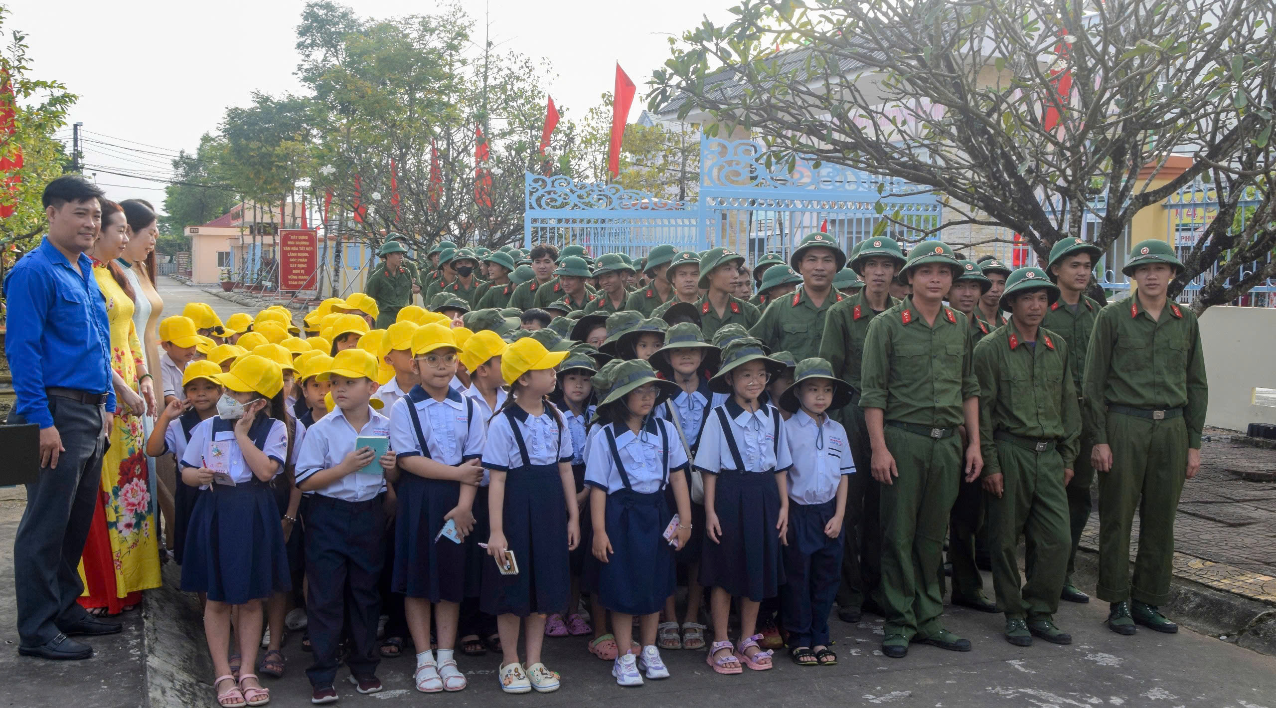 Cà Mau: Trưng bày gần 1.000 hình ảnh, hiện vật... của lực lượng vũ trang- Ảnh 1. Cà Mau: Trưng bày gần 1.000 hình ảnh, hiện vật... của lực lượng vũ trang- Ảnh 1.
