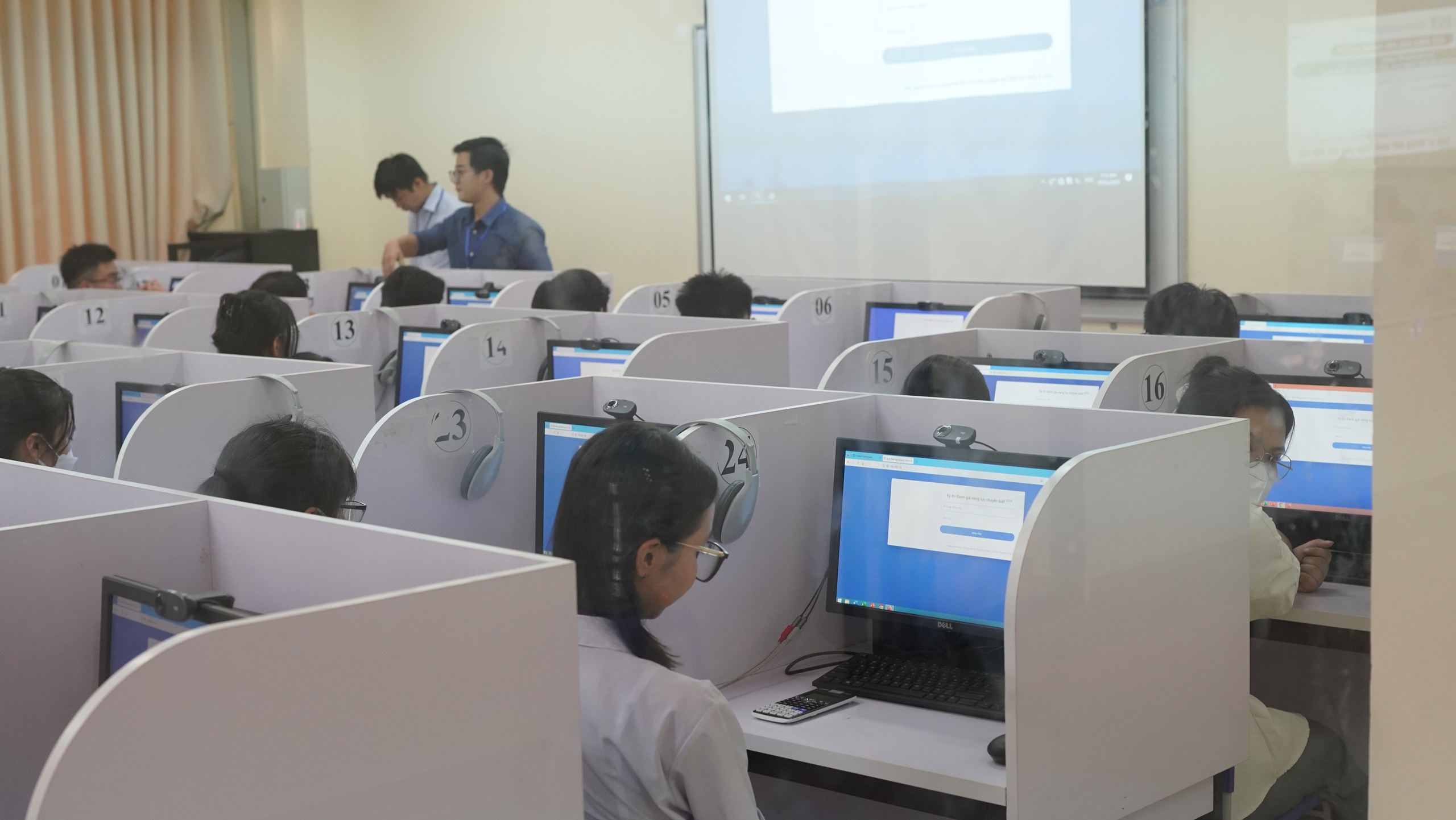 Trường ĐH Sư phạm TP.HCM xét điểm thi đánh giá năng lực chuyên biệt bằng môn nào?- Ảnh 1. Trường ĐH Sư phạm TP.HCM xét điểm thi đánh giá năng lực chuyên biệt bằng môn nào?- Ảnh 1.