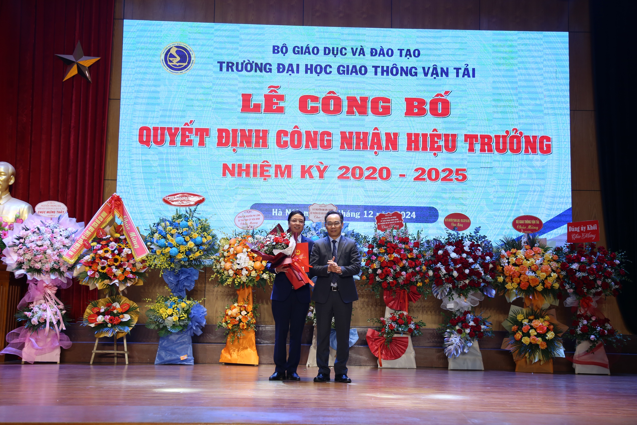 Trường Đại học GTVT có hiệu trưởng mới- Ảnh 1. Trường Đại học GTVT có hiệu trưởng mới- Ảnh 1.