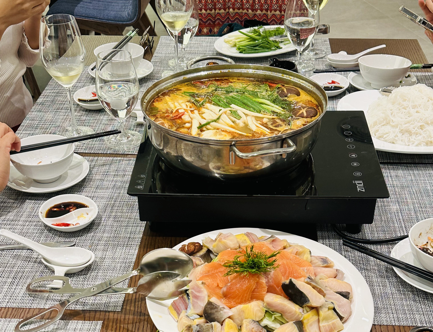 Từ ca bệnh mắc ung thư dạ dày, bác sĩ cảnh báo thói quen ăn lẩu - Ảnh 1. Từ ca bệnh mắc ung thư dạ dày, bác sĩ cảnh báo thói quen ăn lẩu - Ảnh 1.