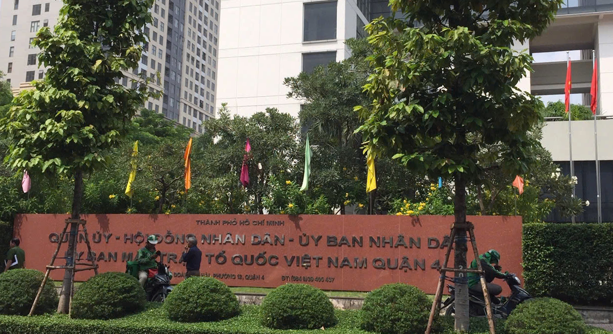 UBND quận 4 và huyện Củ Chi để hàng trăm hồ sơ trễ hạn - Ảnh 2. UBND quận 4 và huyện Củ Chi để hàng trăm hồ sơ trễ hạn - Ảnh 2.