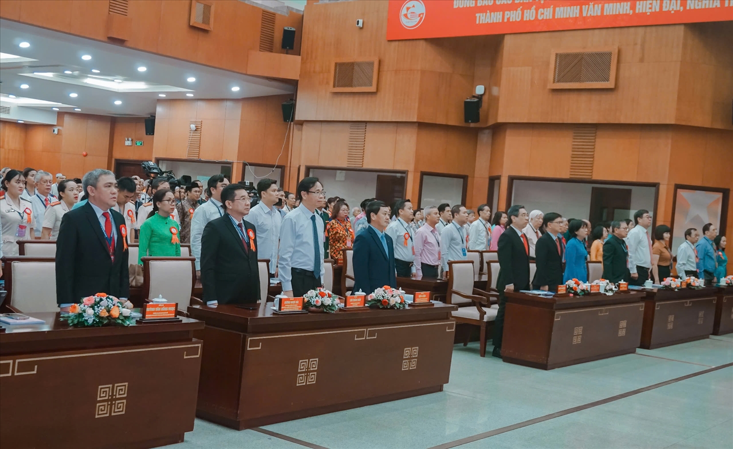 Các đại biểu thực hiện nghi thức chào cờ khai mạc Đại hội đại biểu các DTTS TP. Hồ Chí Minh lần thứ IV, năm 2024 Các đại biểu thực hiện nghi thức chào cờ khai mạc Đại hội đại biểu các DTTS TP. Hồ Chí Minh lần thứ IV, năm 2024