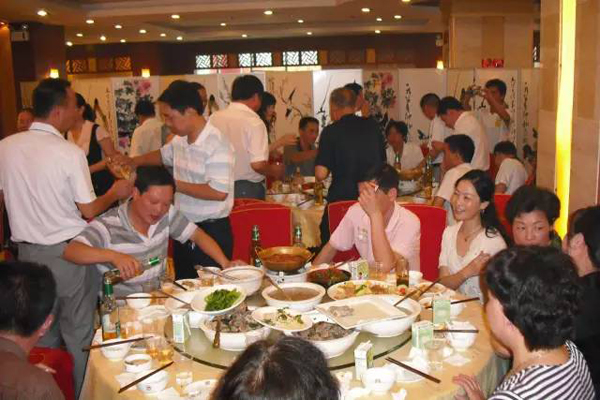 Đi họp lớp, thu nhập 70 triệu đồng/ tháng nhưng tôi chỉ nói là hơn 10 triệu đồng: Về nhà, phát hiện mình bị huỷ kết bạn trên MXH- Ảnh 1. Đi họp lớp, thu nhập 70 triệu đồng/ tháng nhưng tôi chỉ nói là hơn 10 triệu đồng: Về nhà, phát hiện mình bị huỷ kết bạn trên MXH- Ảnh 1.
