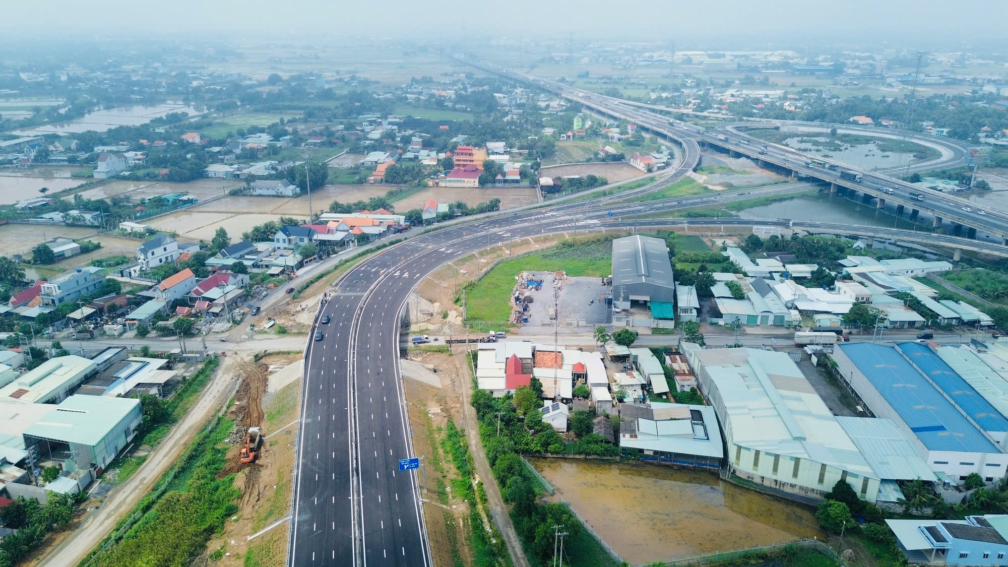 Vì sao điều chỉnh thời gian hoàn thành cao tốc Bến Lức - Long Thành đến năm 2026?- Ảnh 1. Vì sao điều chỉnh thời gian hoàn thành cao tốc Bến Lức - Long Thành đến năm 2026?- Ảnh 1.