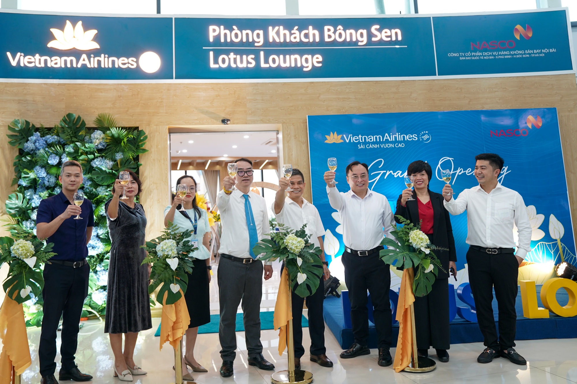 Vietnam Airlines khai trương phòng khách Bông Sen tại sân bay Phù Cát- Ảnh 1. Vietnam Airlines khai trương phòng khách Bông Sen tại sân bay Phù Cát- Ảnh 1.